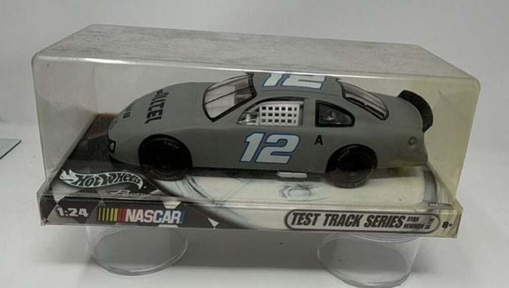 Hot Wheels NASCAR Test Track Series Ryan Newman 12 Diecast Car